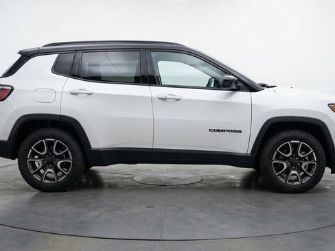 Used 2025 Jeep Compass Trailhawk w/ Trailer Tow Group AWD/4WD image 11