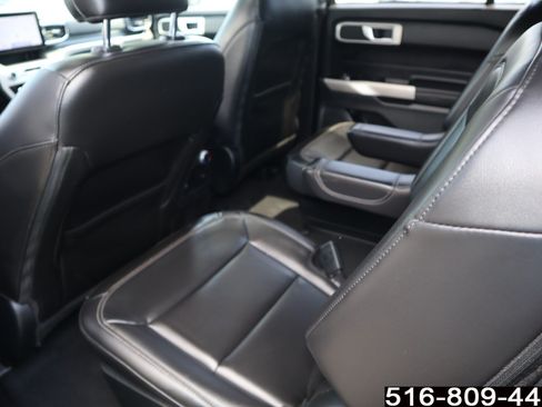Used 2022 Ford Explorer XLT w/ Equipment Group 202A AWD/4WD image 16