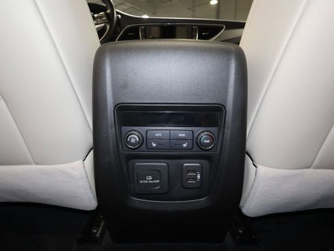 Certified 2024 Buick Enclave Avenir w/ Avenir Technology Package image 31