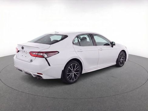 Used 2023 Toyota Camry SE image 5