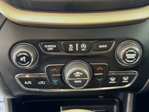 Used 2016 Jeep Cherokee 75th Anniversary AWD/4WD image 17