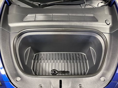 Used 2023 Tesla Model Y AWD image 9
