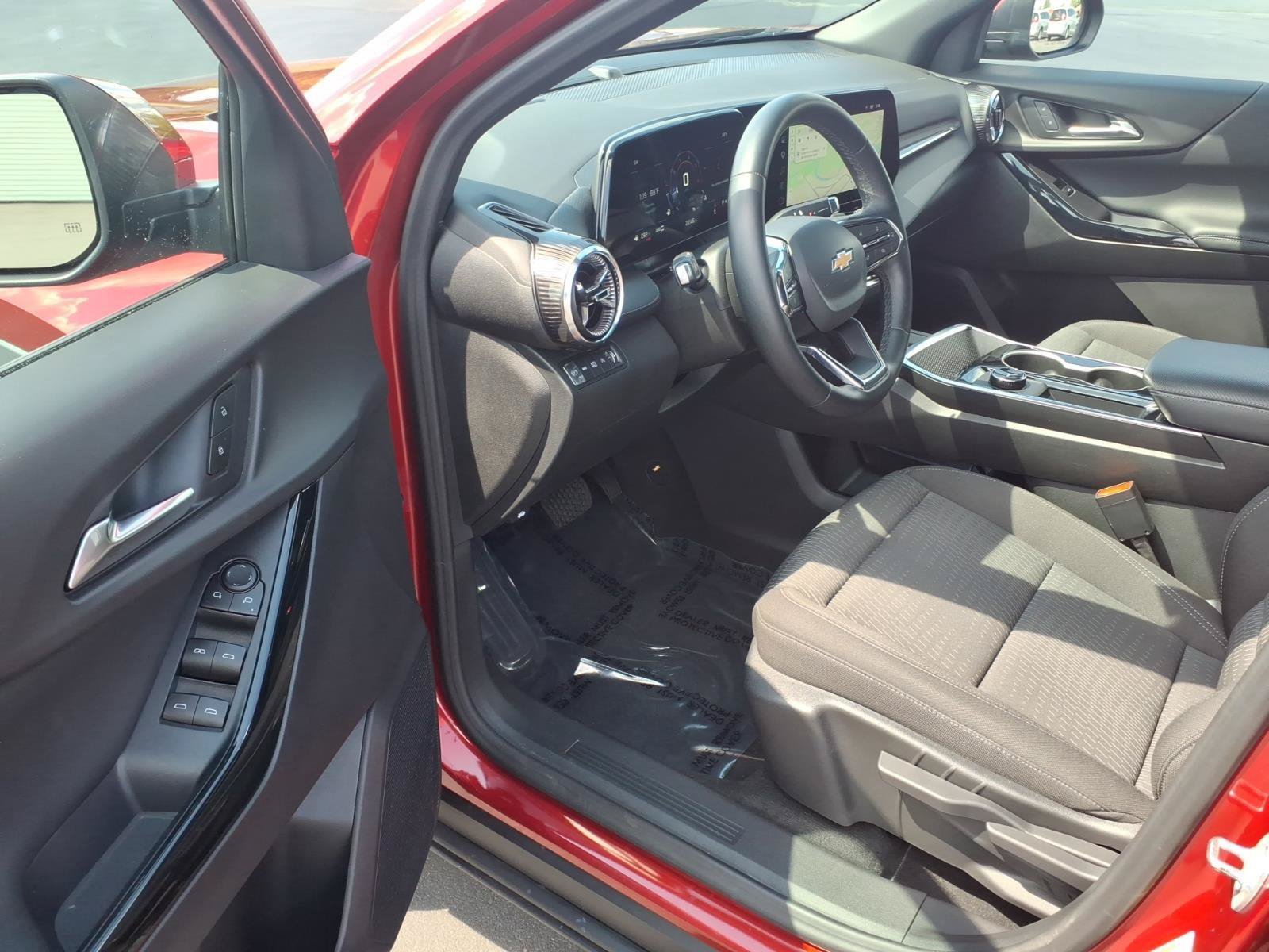 Used 2026 Chevrolet Equinox LT AWD/4WD image 10