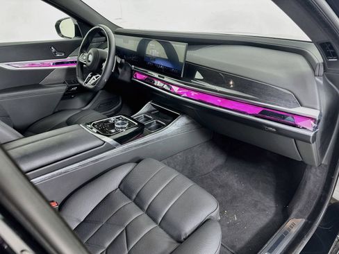 Used 2026 BMW 740i RWD image 9