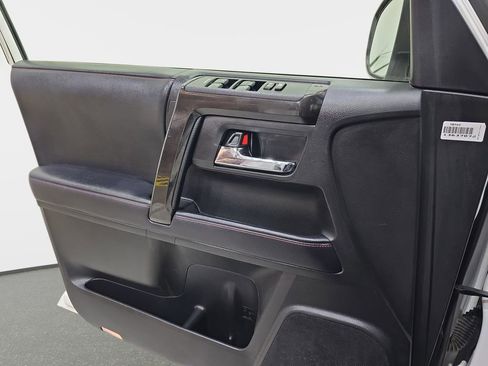 Used 2019 Toyota 4Runner TRD Off-Road AWD/4WD image 21