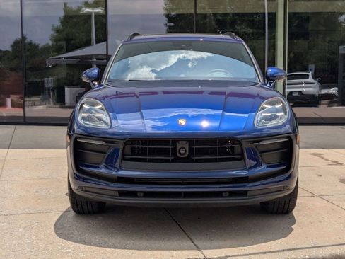 Certified 2025 Porsche Macan image 6