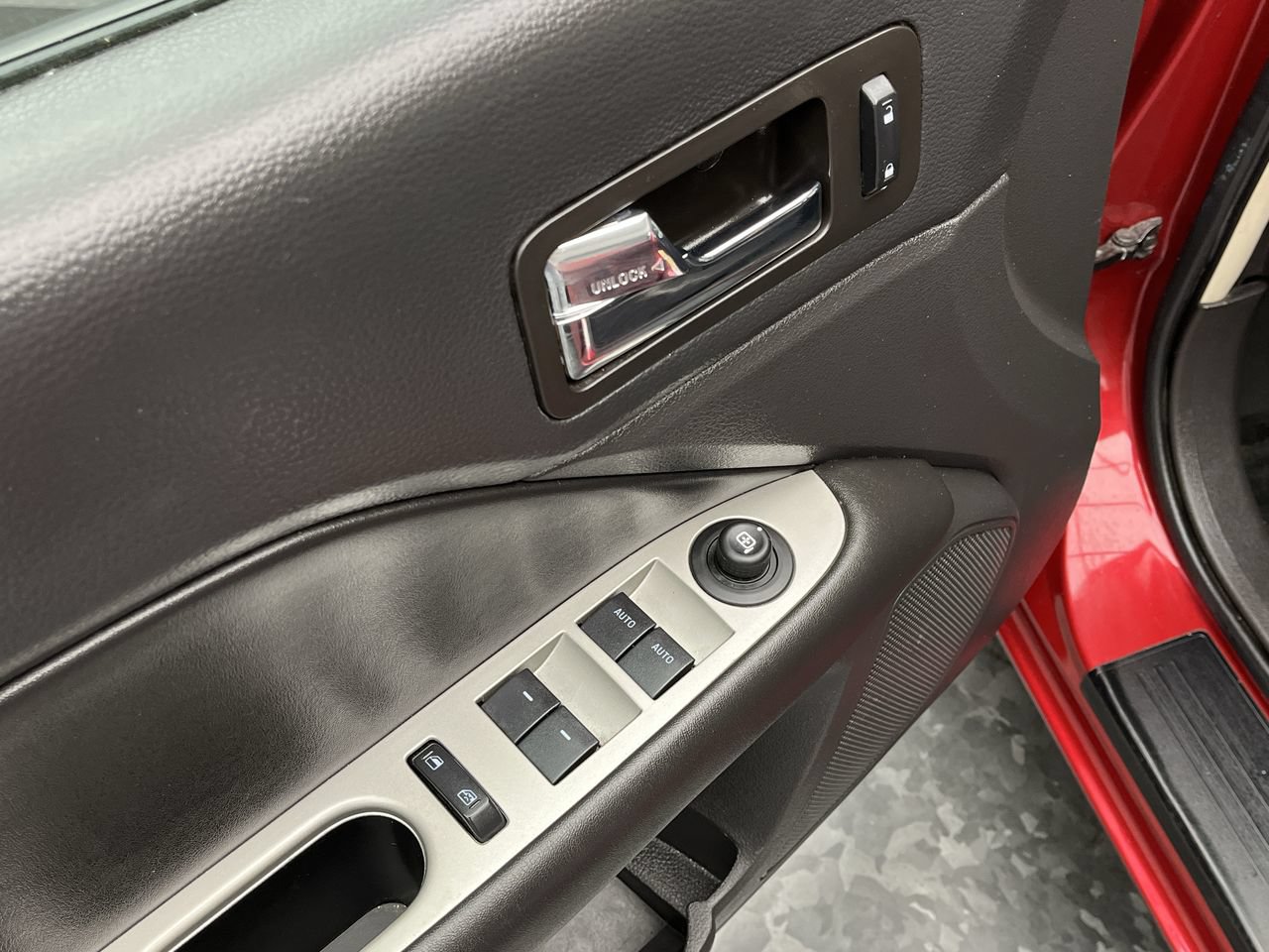 Used 2012 Ford Fusion SEL FWD image 8