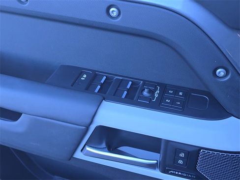 Used 2024 Land Rover Defender 110 S image 26