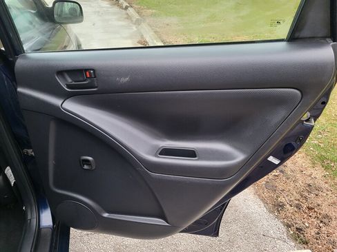 Used 2004 Pontiac Vibe w/ Moon And Tunes Value Package image 26