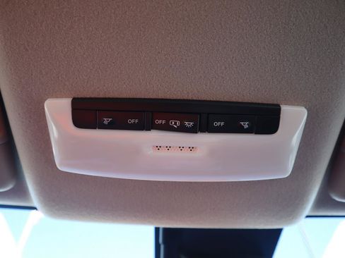 Used 2025 Nissan Versa S w/ Trunk Package image 24