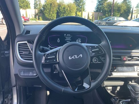Used 2025 Kia Seltos S image 29