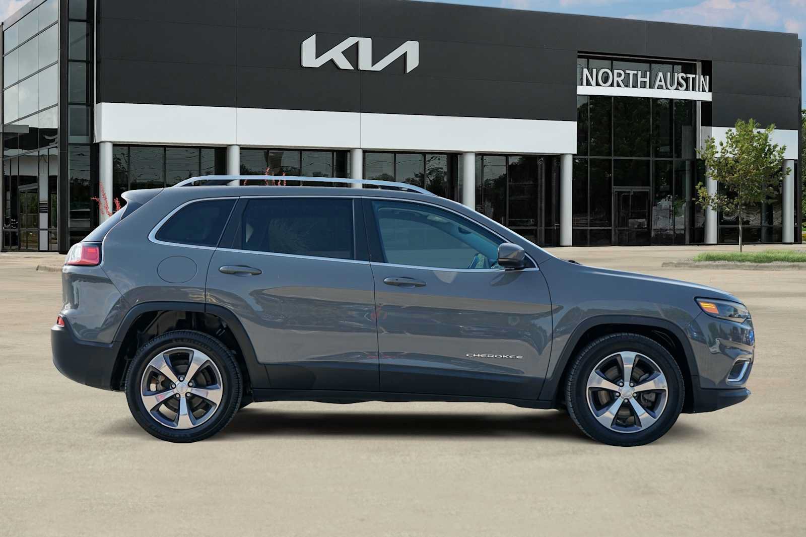 Used 2020 Jeep Cherokee Limited FWD image 6