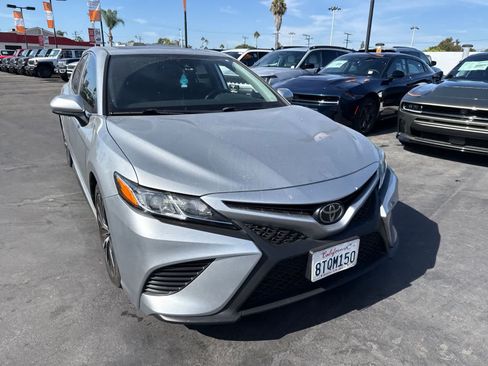 Used 2020 Toyota Camry SE FWD image 9