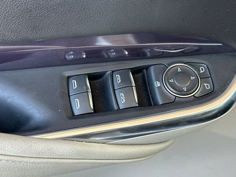 Used 2022 Cadillac XT4 Luxury w/ Cold Weather Package FWD image 12
