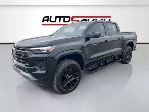 Used 2024 Chevrolet Colorado Z71 w/ Z71 Convenience Package 2 image 3