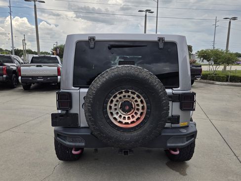 Used 2017 Jeep Wrangler Unlimited Rubicon AWD/4WD image 8