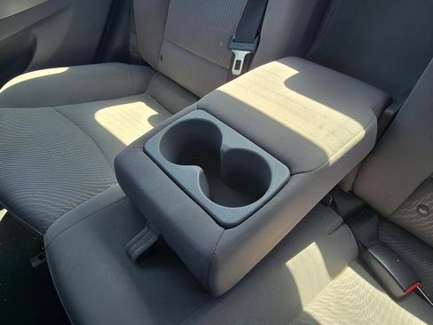 Used 2016 Hyundai Elantra SE image 27