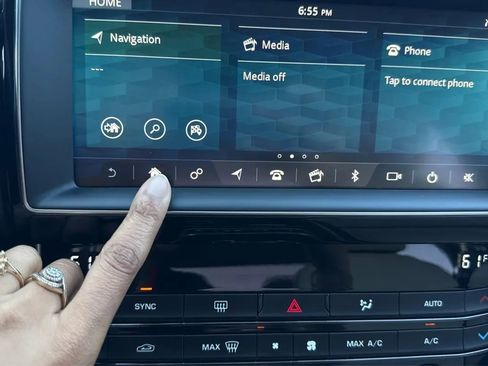 Used 2019 Jaguar XE Premium RWD image 18