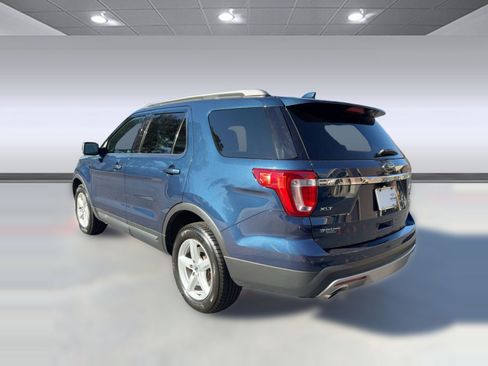 Used 2017 Ford Explorer XLT w/ Equipment Group 202A image 3