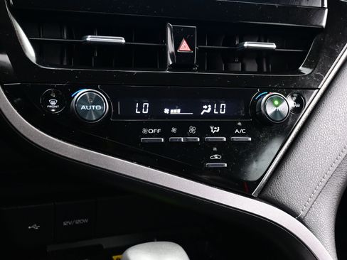 Used 2024 Toyota Camry XSE w/ Navigation Package image 22