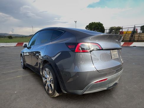 Used 2023 Tesla Model Y 2WD image 4