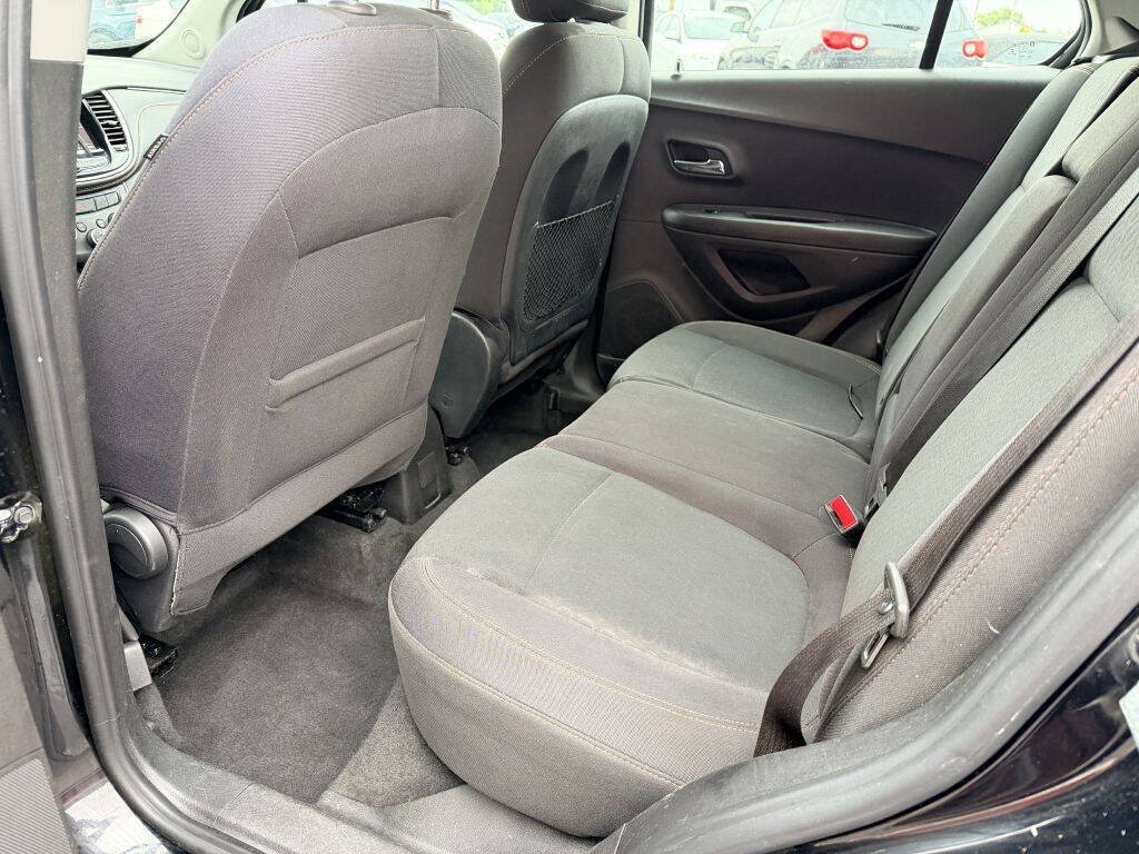 Used 2019 Chevrolet Trax LT w/ Redline Edition FWD image 5