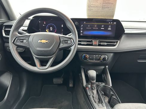 Used 2024 Chevrolet TrailBlazer LS w/ LS Convenience Package FWD image 11