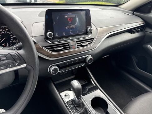 Used 2024 Nissan Altima 2.5 SV FWD image 16