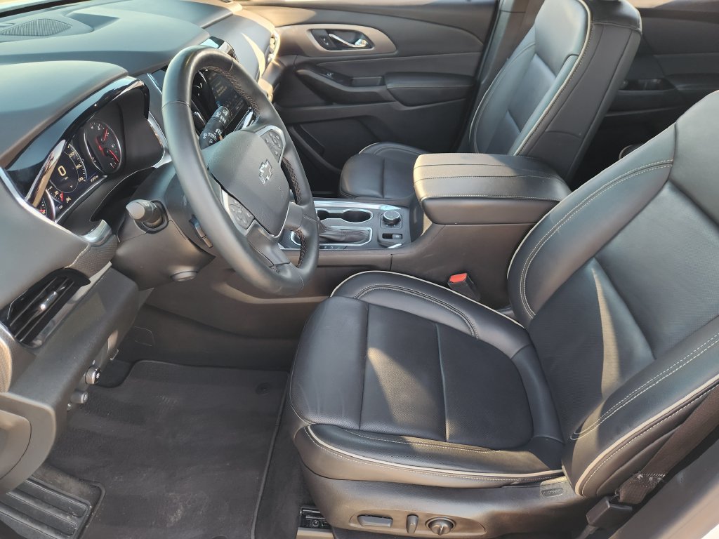 Used 2023 Chevrolet Traverse Premier w/ Redline Edition FWD image 12