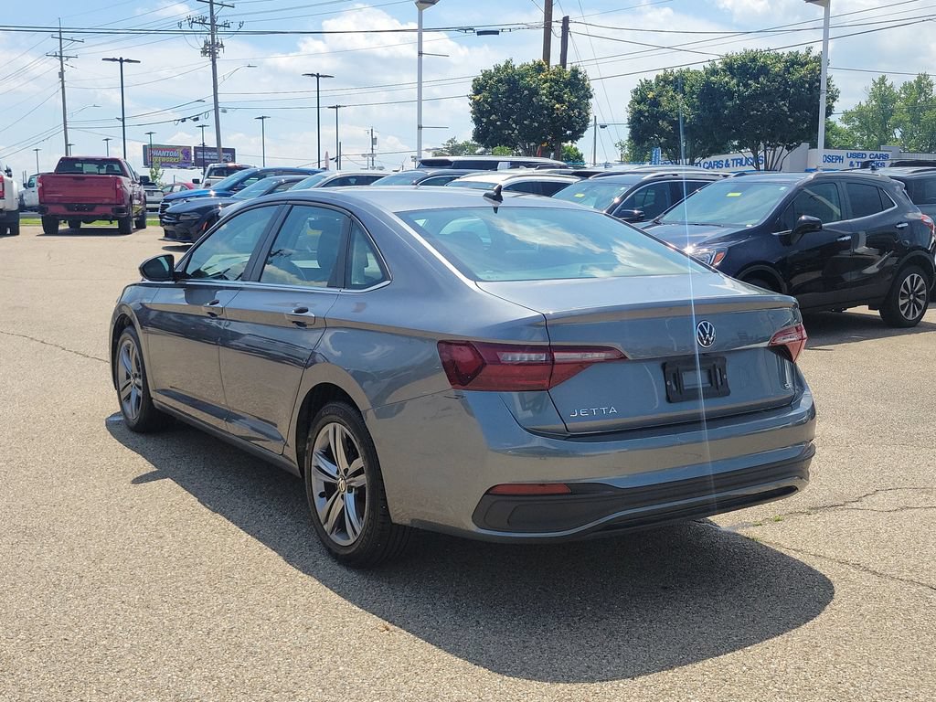 Used 2024 Volkswagen Jetta SE FWD image 3