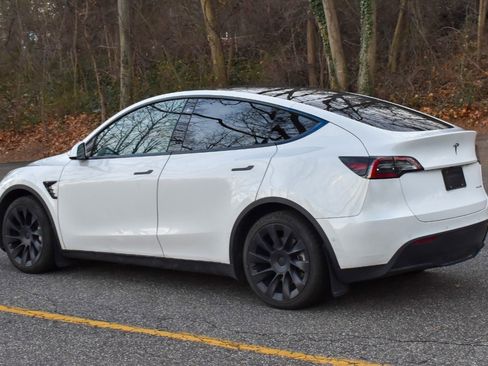 Used 2021 Tesla Model Y Long Range image 7