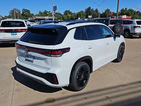 New 2026 Volkswagen Tiguan SE R-Line image 5