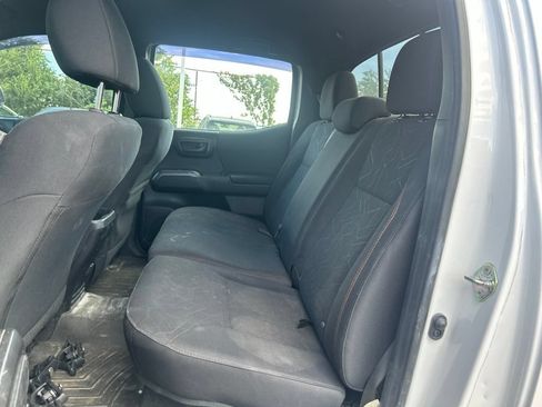 Used 2019 Toyota Tacoma TRD Off-Road AWD/4WD image 14