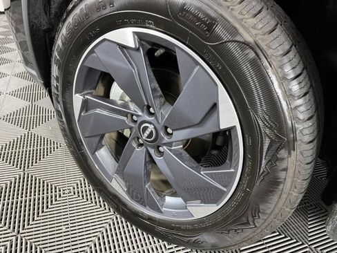 Used 2024 Nissan Rogue SV FWD image 14