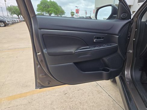 Used 2017 Mitsubishi Outlander Sport ES FWD image 12