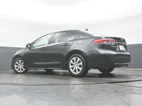 Used 2022 Toyota Corolla LE FWD image 29