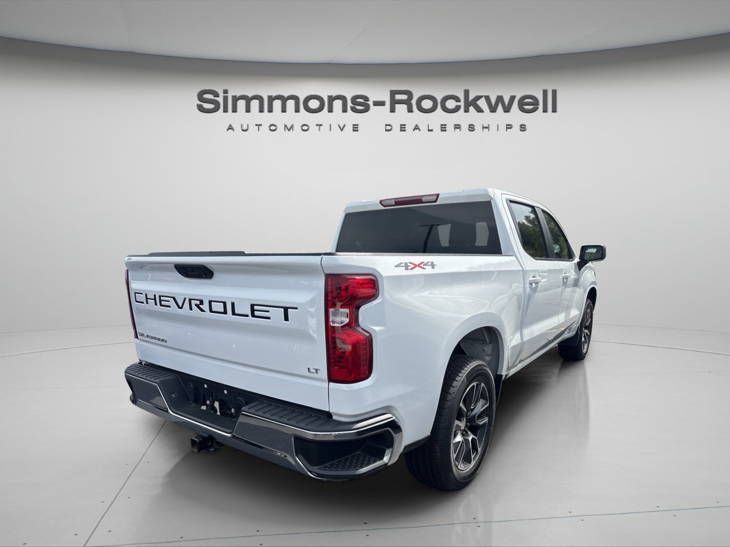 Used 2024 Chevrolet Silverado 1500 LT AWD/4WD image 4