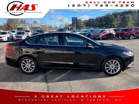 Used 2017 Ford Fusion SE w/ Fusion SE Technology Package image 7