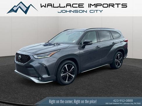 Used 2022 Toyota Highlander XSE FWD image 2