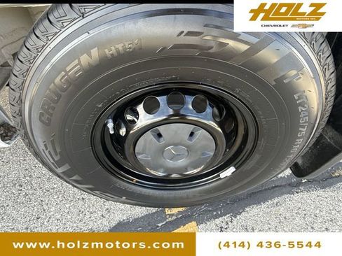 Used 2025 Mercedes-Benz Sprinter 2500 image 27