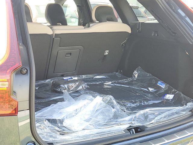 New 2026 Volvo XC60 B5 Plus w/ Protection Package Premier AWD/4WD image 34