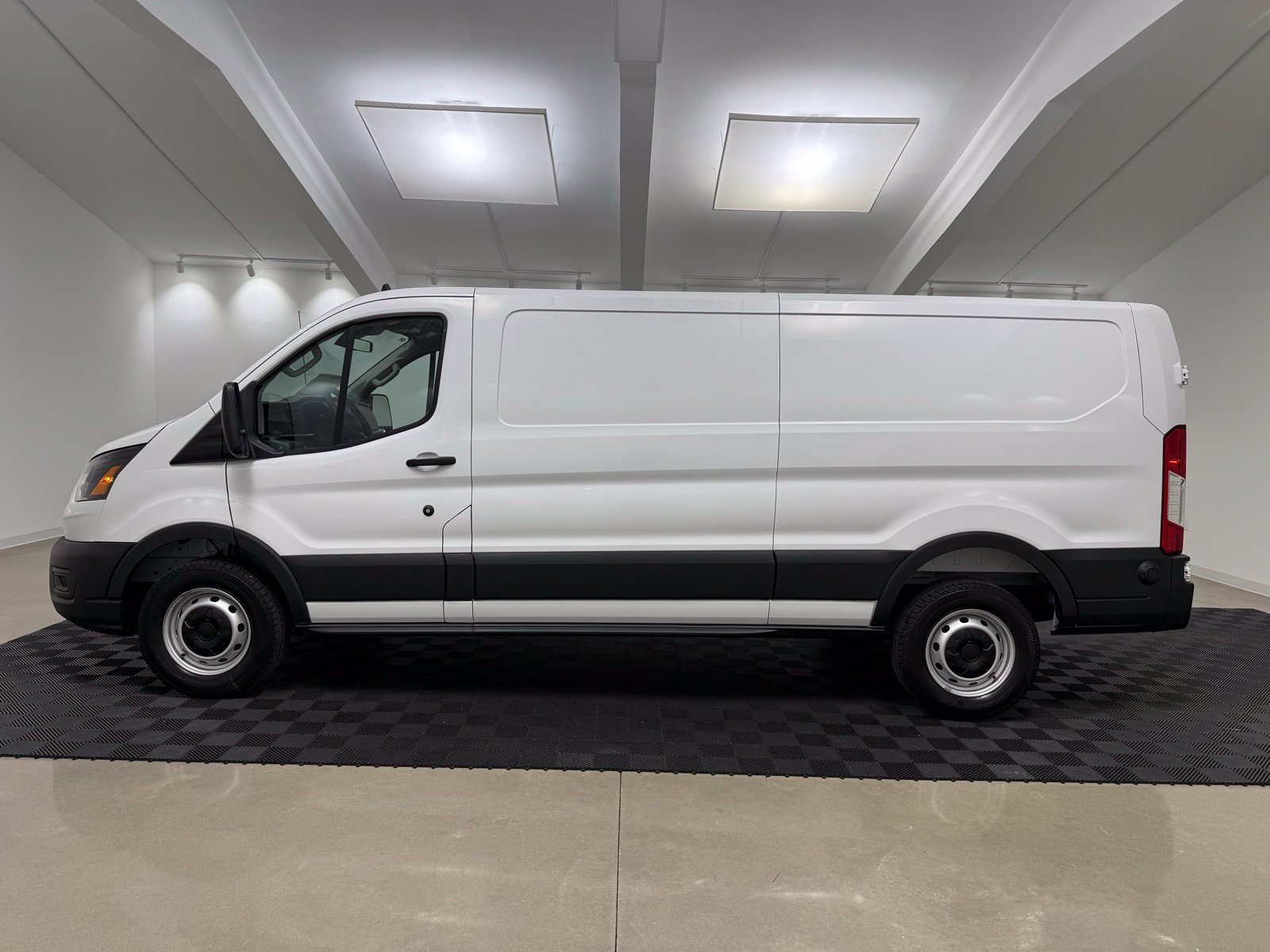 Used 2025 Ford Transit 250 Low Roof w/ Load Area Protection Package RWD image 4
