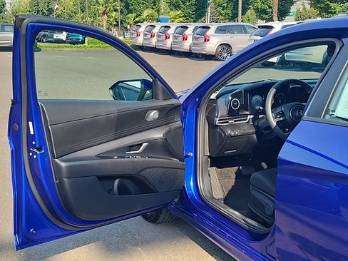 Used 2024 Hyundai Elantra SEL FWD image 9