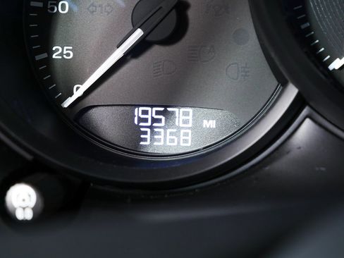 Certified 2022 Porsche Macan AWD image 11