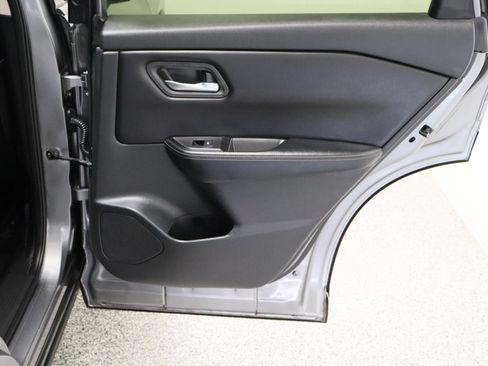 Used 2024 Nissan Rogue SV FWD image 33