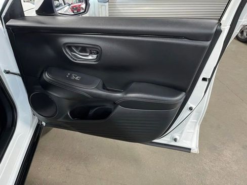 Used 2024 Honda HR-V EX-L image 12