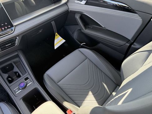 New 2026 Volkswagen Tiguan SE FWD image 27