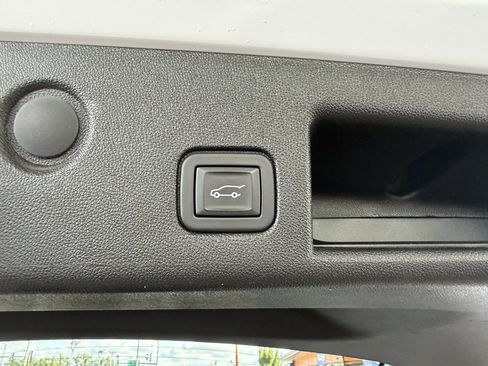 Used 2019 Chevrolet Equinox LT AWD/4WD image 32