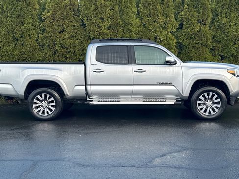 Used 2023 Toyota Tacoma Limited image 3