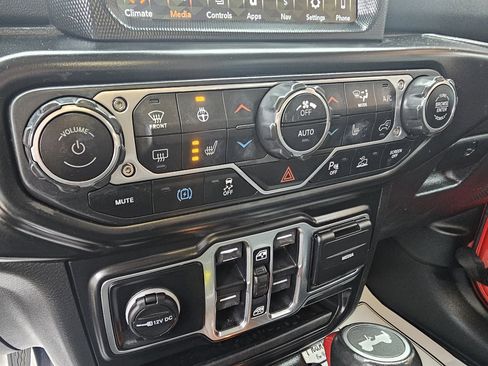 Used 2021 Jeep Wrangler Unlimited Sahara w/ Cold Weather Group image 16